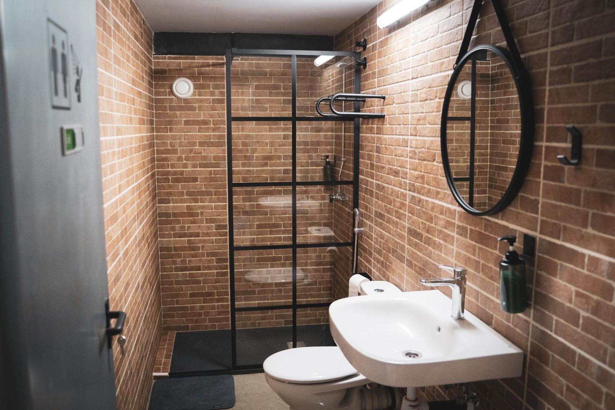 Gallery Hostel Madrid Residencia Exterior photo